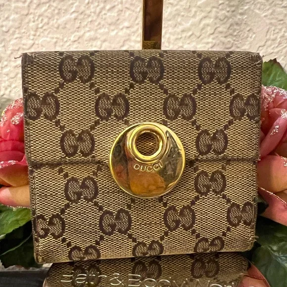 ⭐️Gucci Eclipse Compact Canvass Wallet Gold Tone Hardware 2 Snap Closures - Picture 1 of 15
